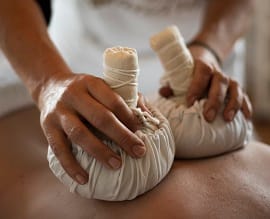 kruidenstempelmassage